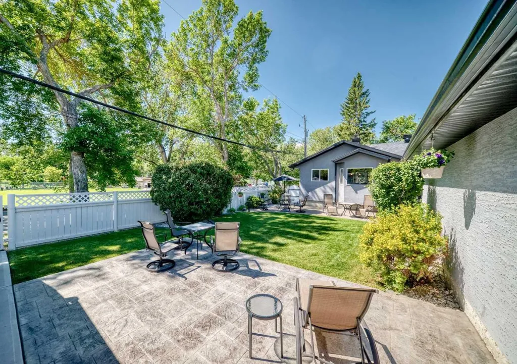 2024 Chicoutimi Drive NW Calgary AB T2L 0V7