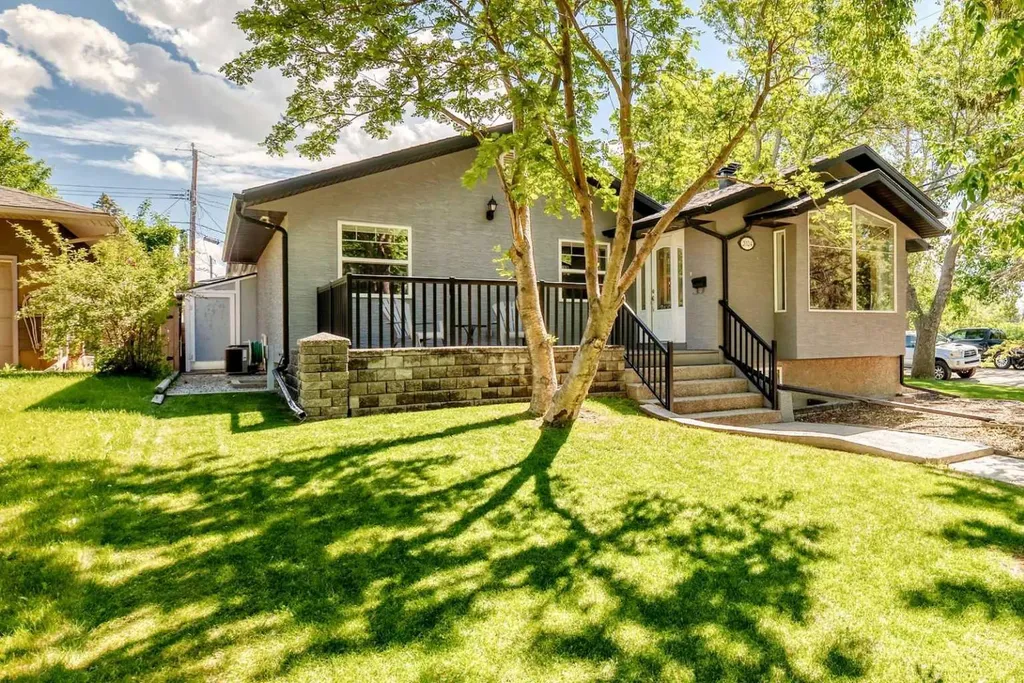 2024 Chicoutimi Drive NW Calgary AB T2L 0V7