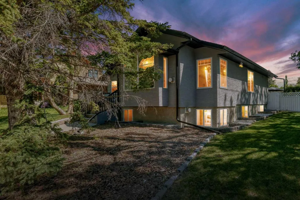 2024 Chicoutimi Drive NW Calgary AB T2L 0V7
