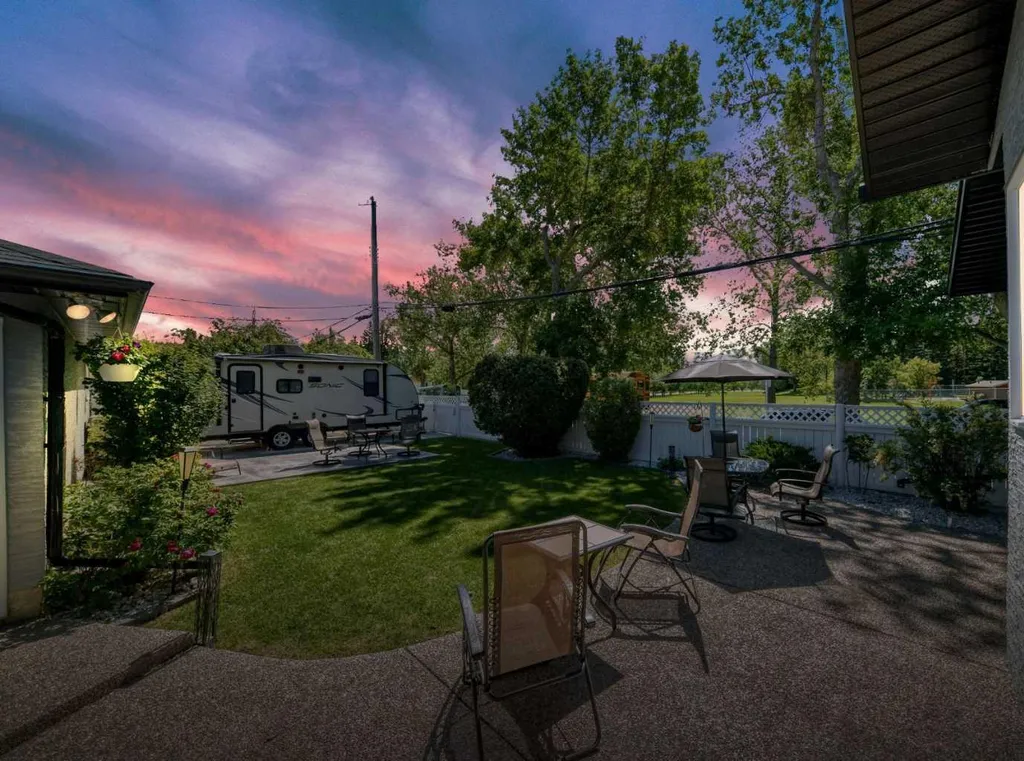 2024 Chicoutimi Drive NW Calgary AB T2L 0V7