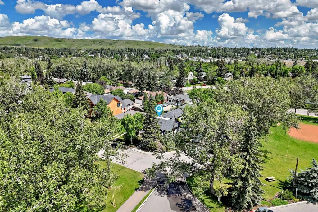 2024 Chicoutimi Drive NW Calgary AB T2L 0V7