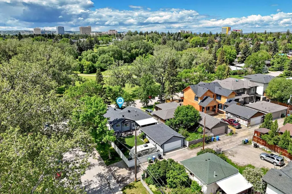 2024 Chicoutimi Drive NW Calgary AB T2L 0V7