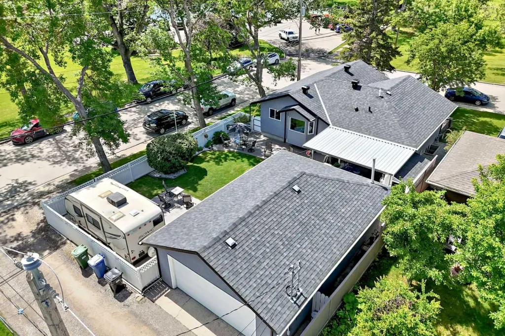 2024 Chicoutimi Drive NW Calgary AB T2L 0V7