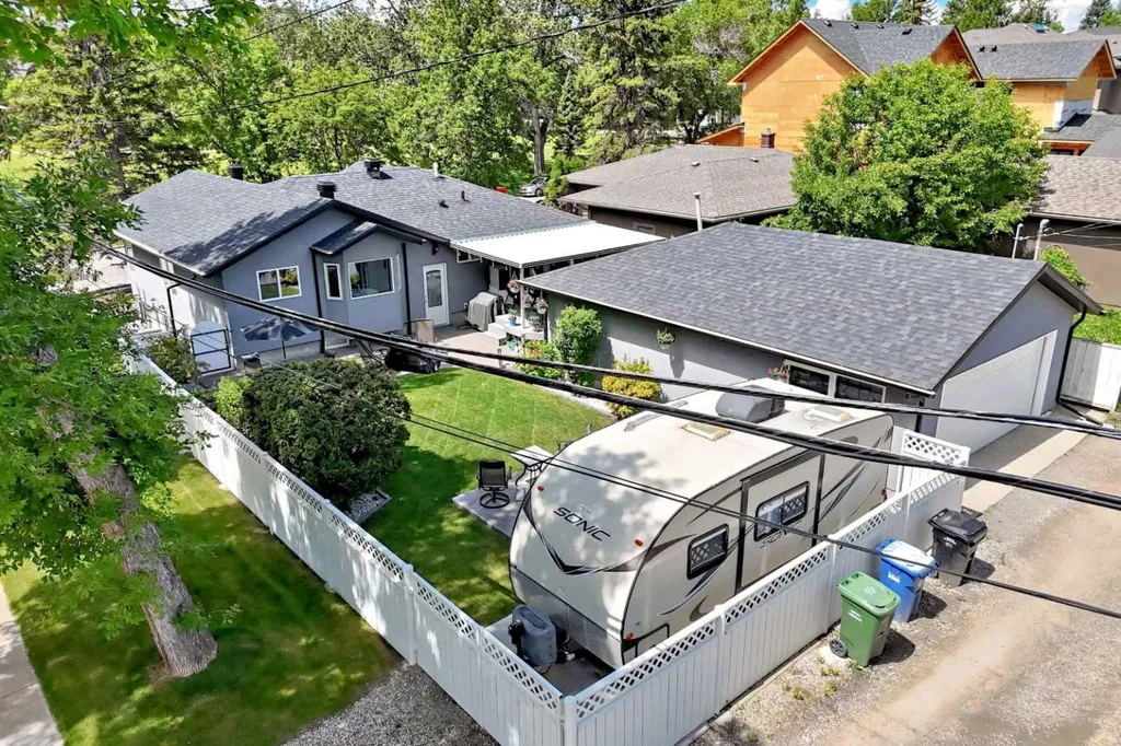 2024 Chicoutimi Drive NW Calgary AB T2L 0V7