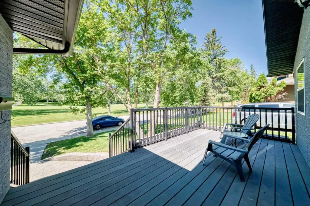 2024 Chicoutimi Drive NW Calgary AB T2L 0V7