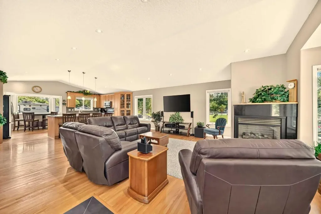 2024 Chicoutimi Drive NW Calgary AB T2L 0V7