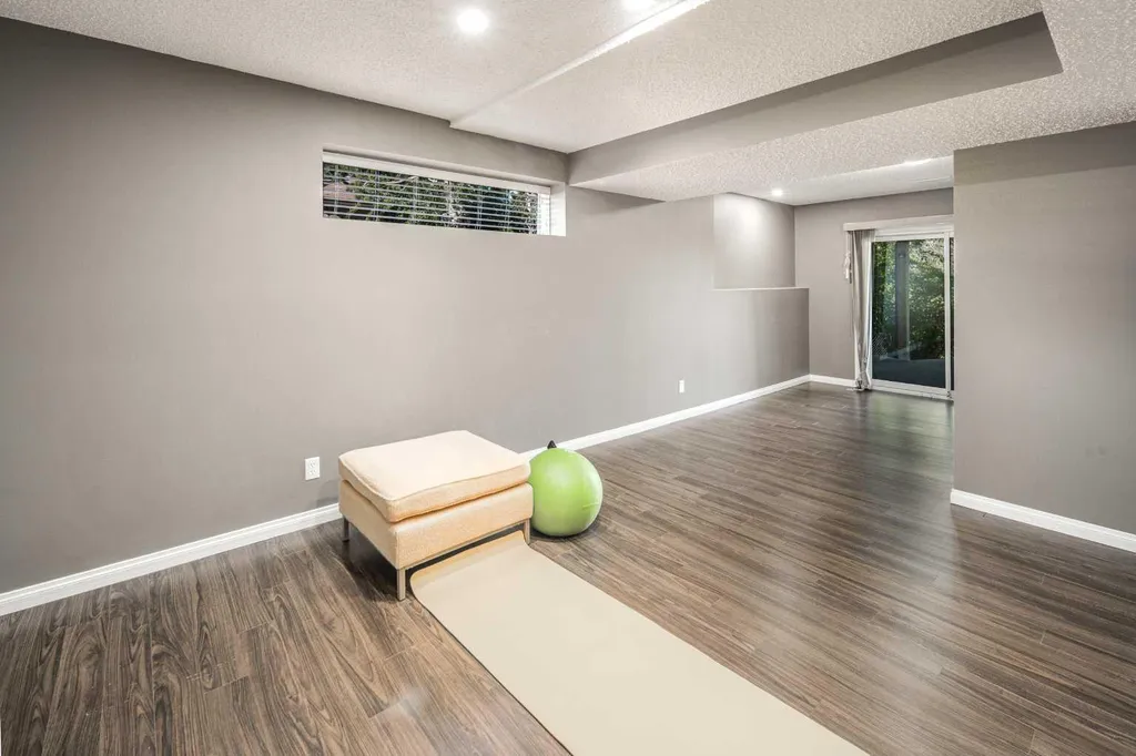 1396 Shawnee Road SW Calgary AB T2Y 2H1