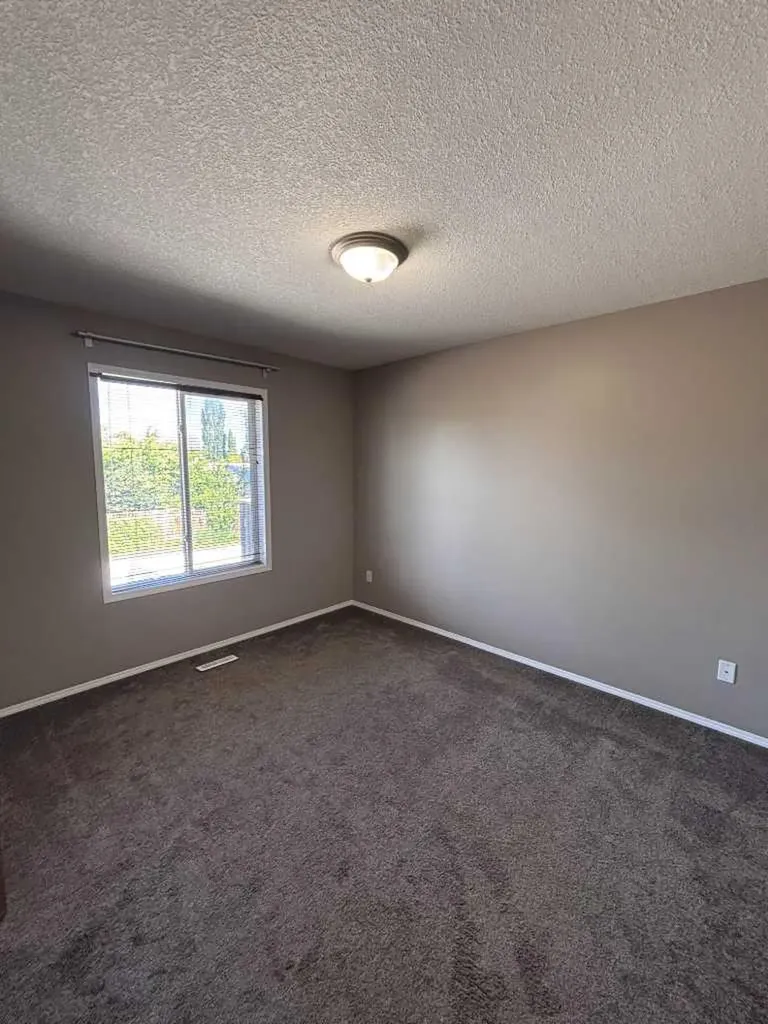 15 Blackfoot Boulevard W Lethbridge AB T1K 7N7