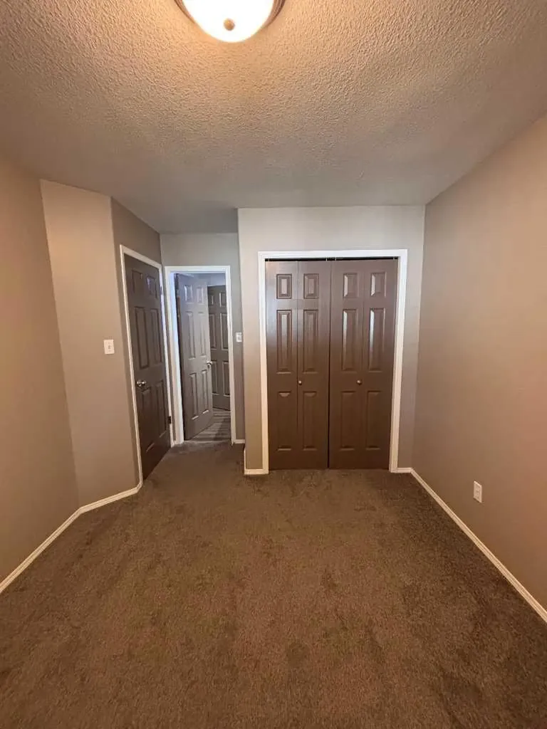 15 Blackfoot Boulevard W Lethbridge AB T1K 7N7