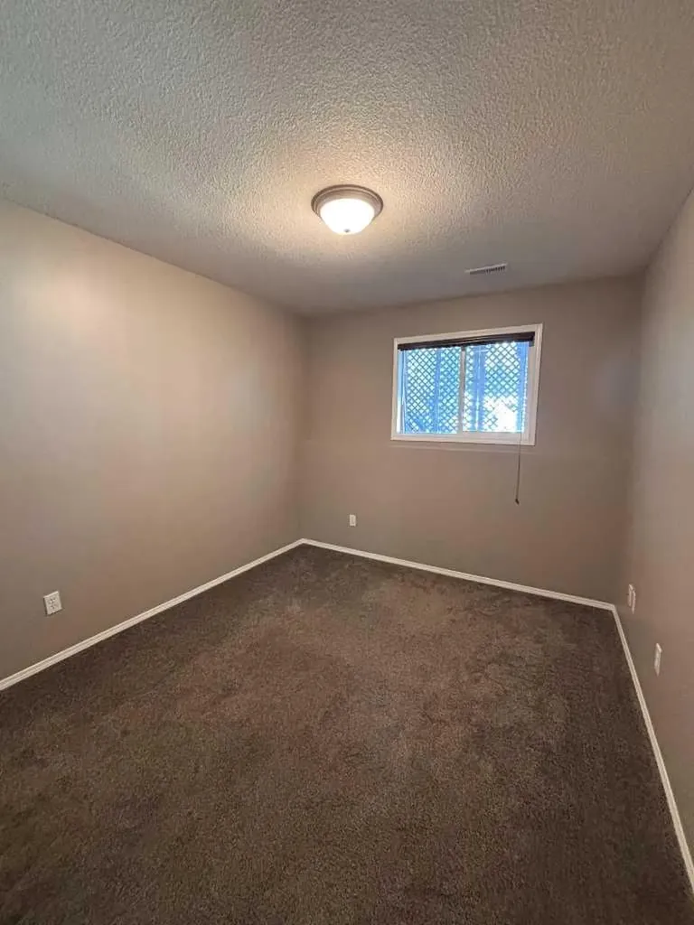15 Blackfoot Boulevard W Lethbridge AB T1K 7N7