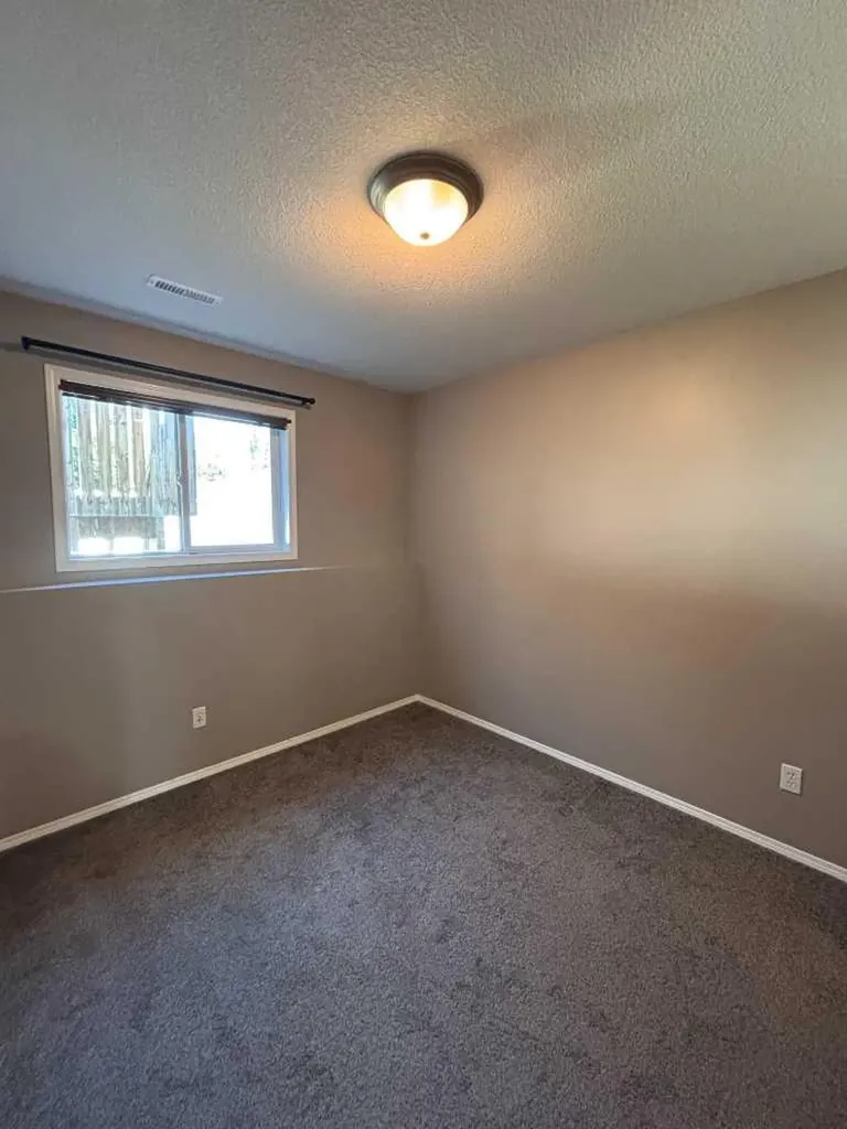 15 Blackfoot Boulevard W Lethbridge AB T1K 7N7