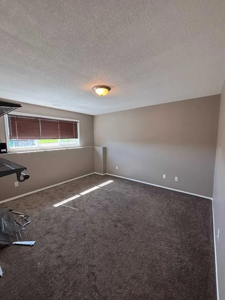 15 Blackfoot Boulevard W Lethbridge AB T1K 7N7