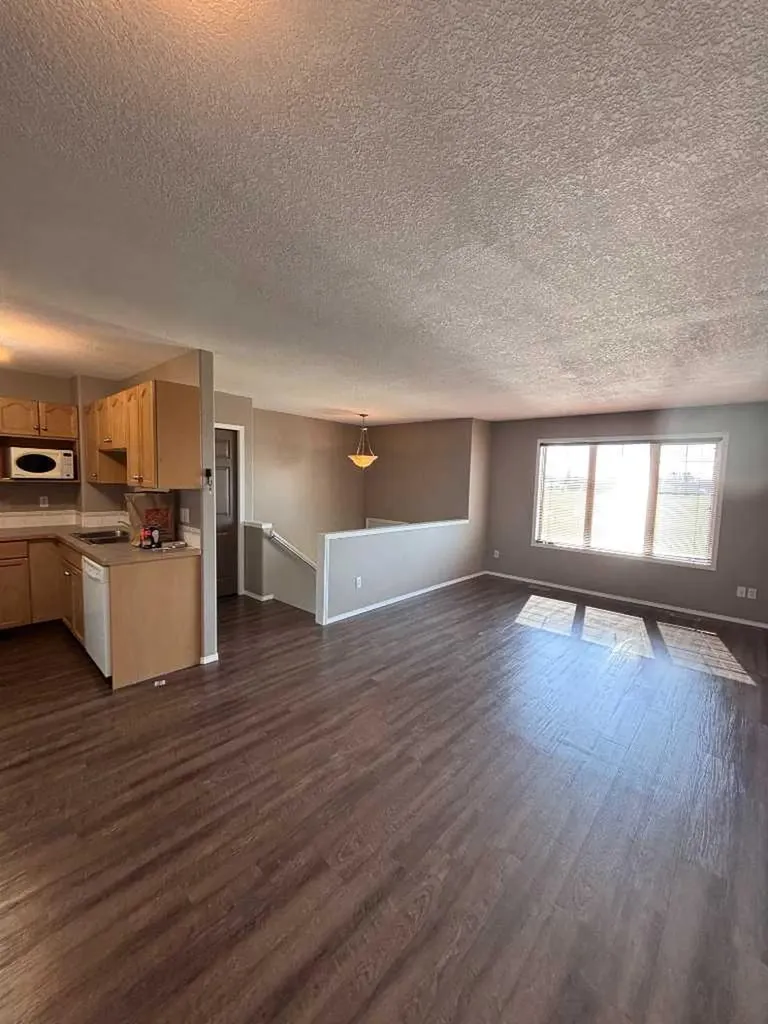 15 Blackfoot Boulevard W Lethbridge AB T1K 7N7