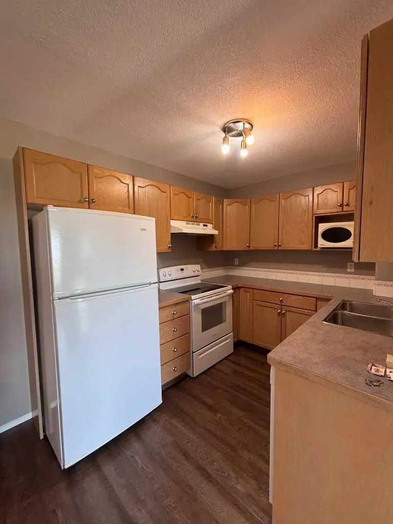 15 Blackfoot Boulevard W Lethbridge AB T1K 7N7
