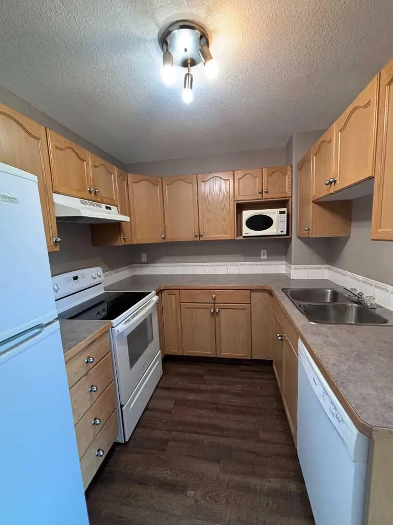 15 Blackfoot Boulevard W Lethbridge AB T1K 7N7