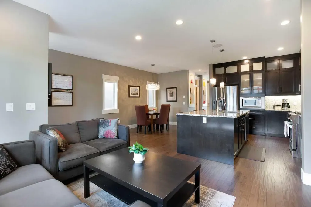 434 22 Avenue NW Calgary AB T2M 1N3