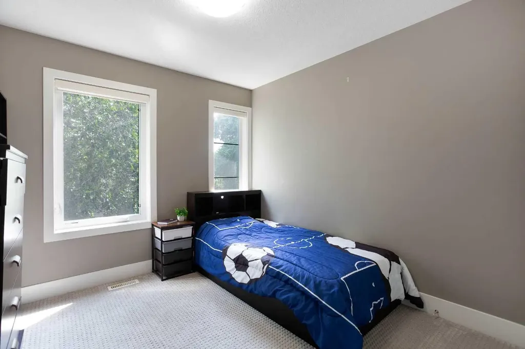 434 22 Avenue NW Calgary AB T2M 1N3