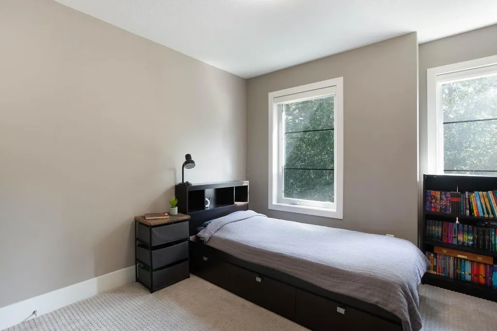 434 22 Avenue NW Calgary AB T2M 1N3