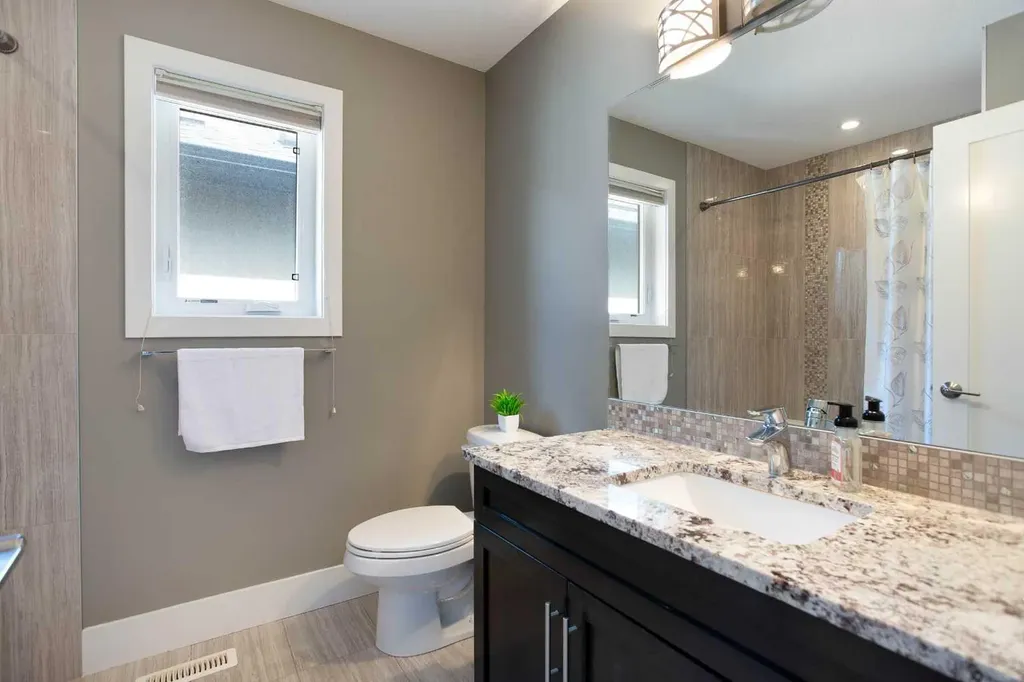 434 22 Avenue NW Calgary AB T2M 1N3