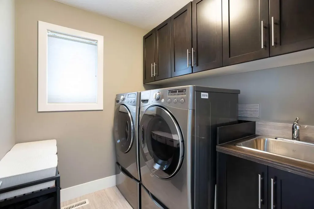434 22 Avenue NW Calgary AB T2M 1N3