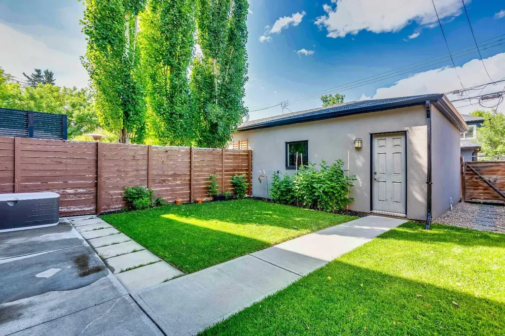 434 22 Avenue NW Calgary AB T2M 1N3