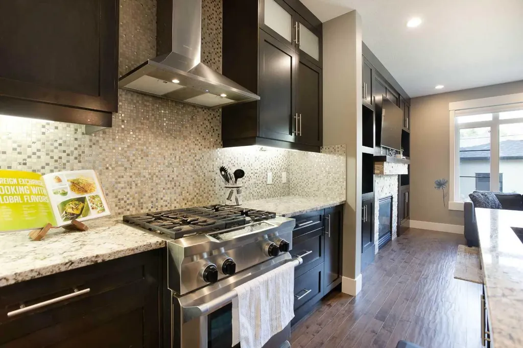 434 22 Avenue NW Calgary AB T2M 1N3