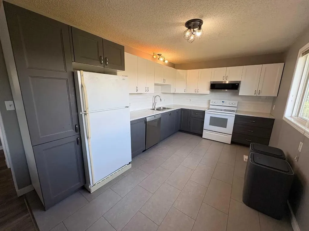 10709 89 Street Peace River AB T8S 1S4