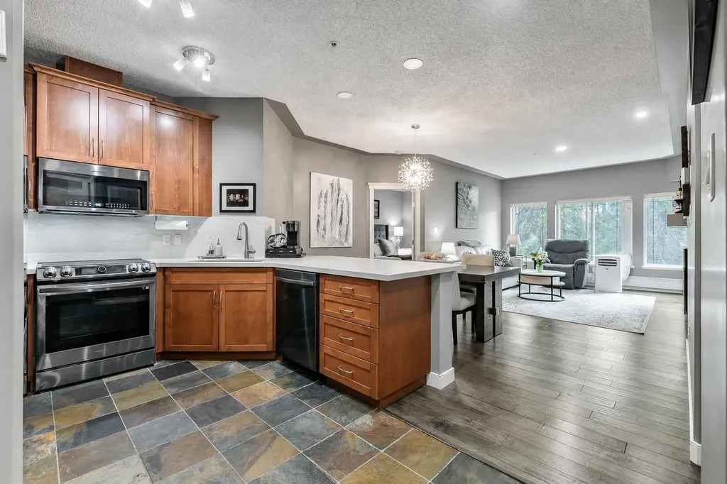 20 Discovery Ridge Close SW Calgary AB T3H 5X4