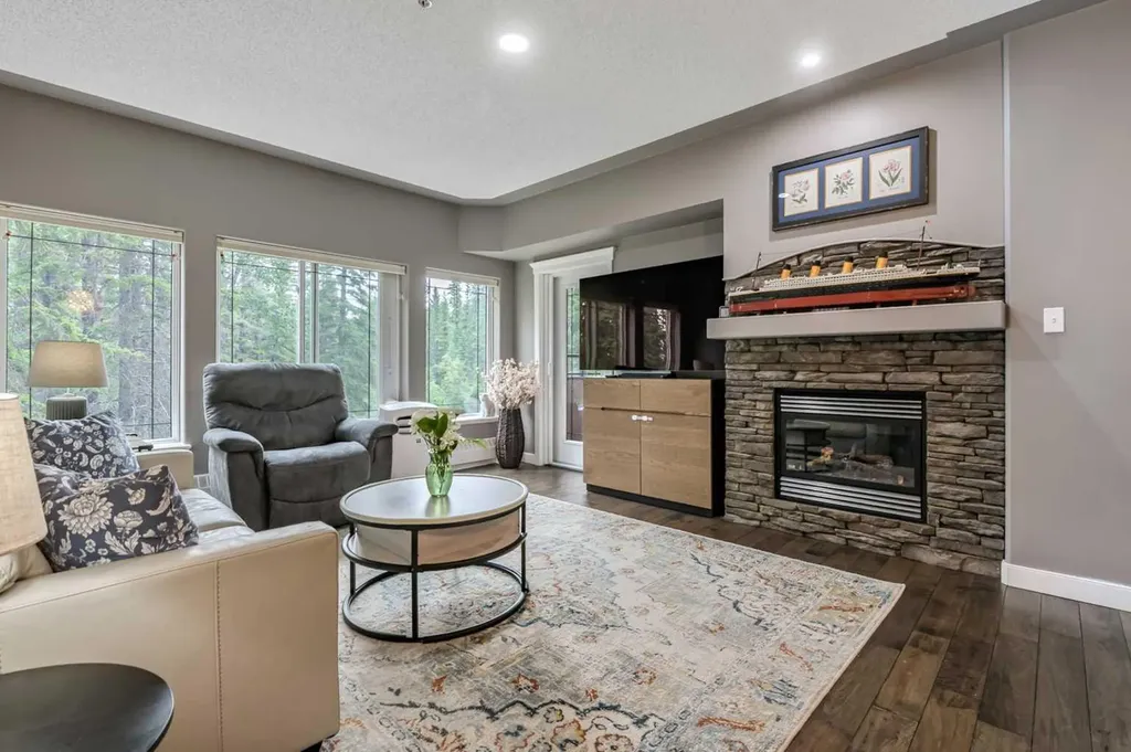 20 Discovery Ridge Close SW Calgary AB T3H 5X4