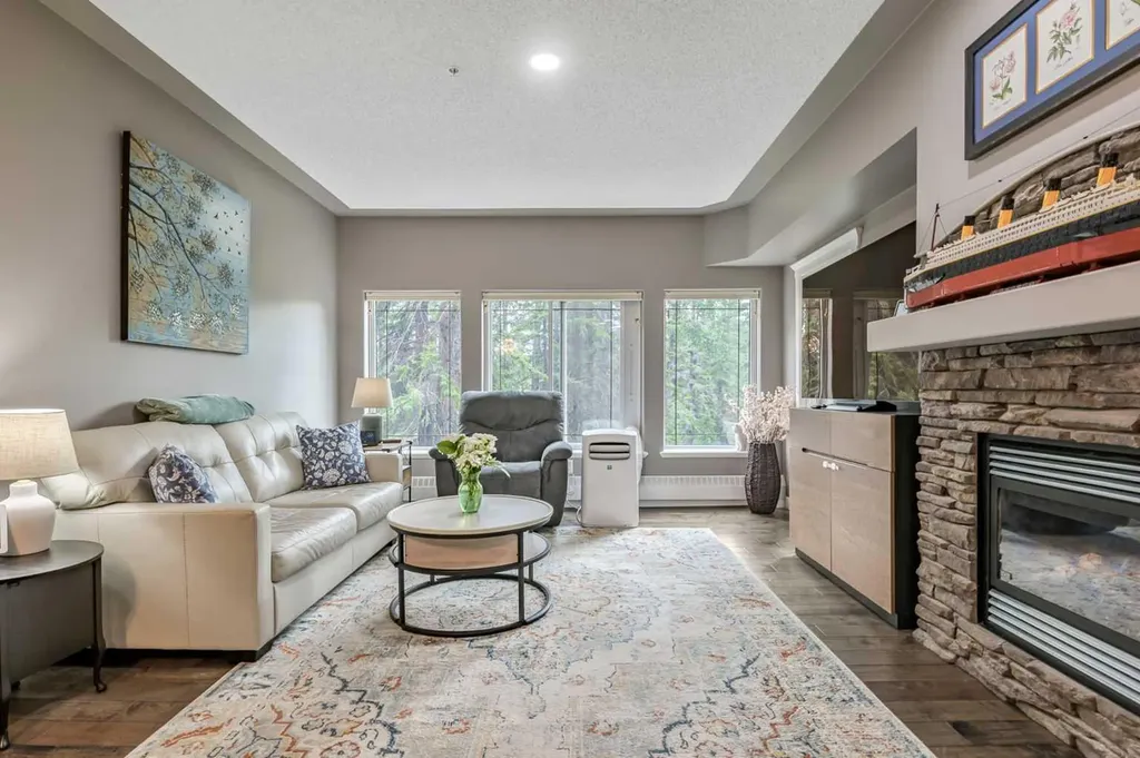 20 Discovery Ridge Close SW Calgary AB T3H 5X4