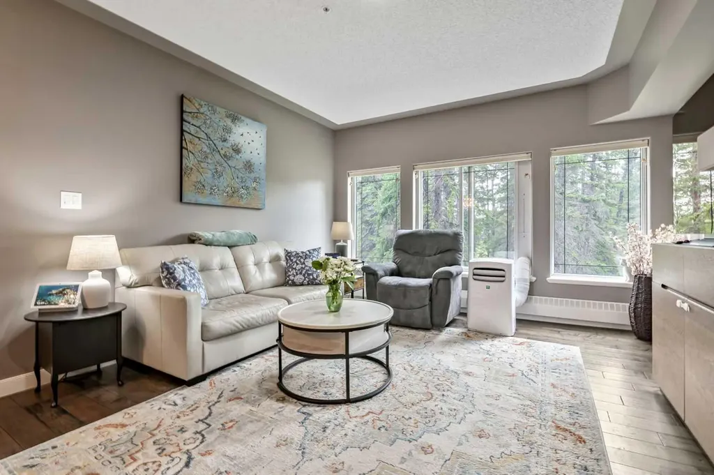 20 Discovery Ridge Close SW Calgary AB T3H 5X4