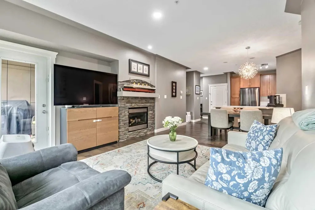 20 Discovery Ridge Close SW Calgary AB T3H 5X4
