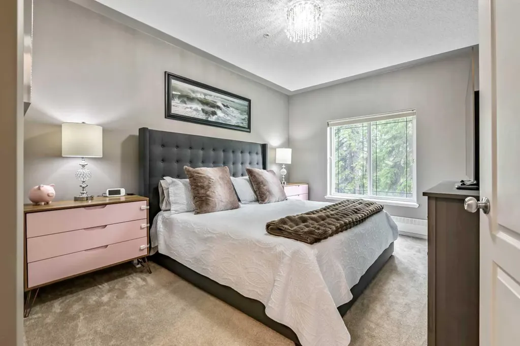 20 Discovery Ridge Close SW Calgary AB T3H 5X4