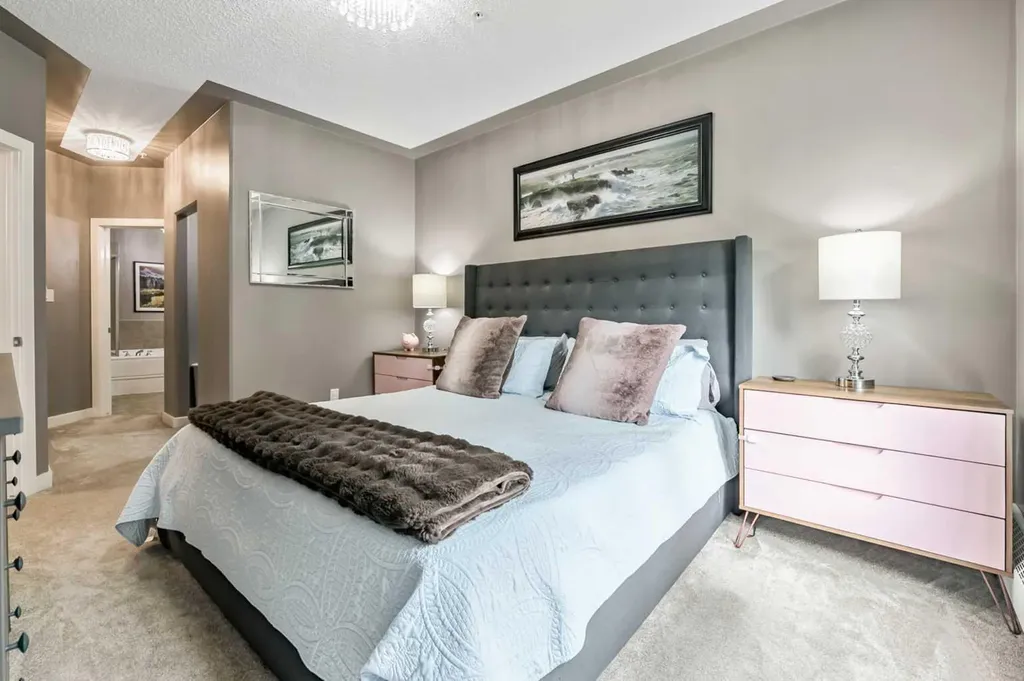 20 Discovery Ridge Close SW Calgary AB T3H 5X4