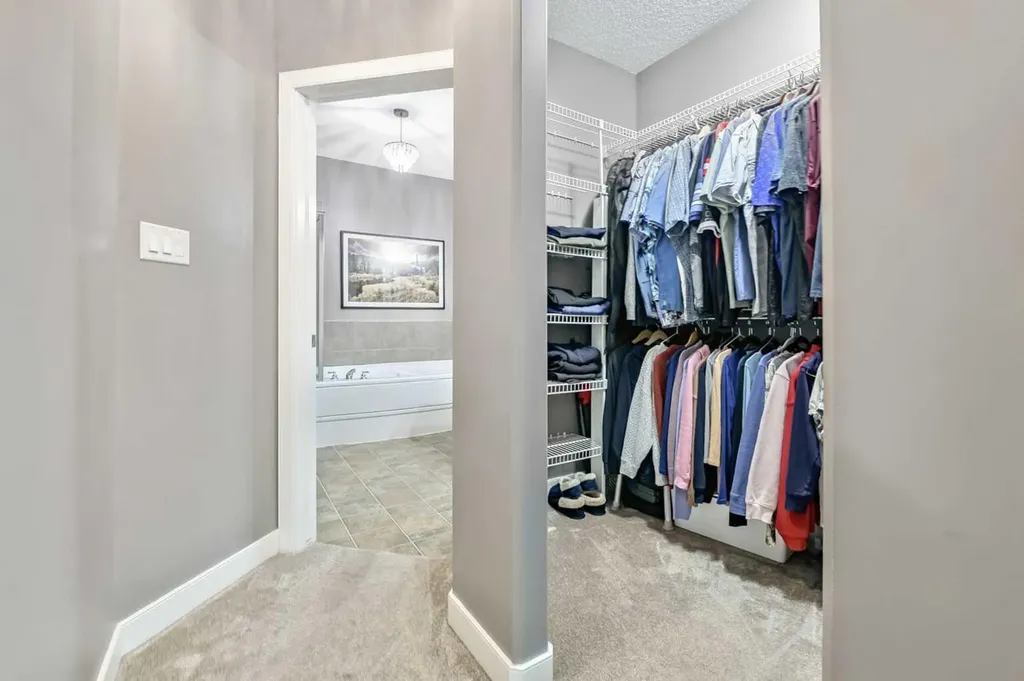 20 Discovery Ridge Close SW Calgary AB T3H 5X4