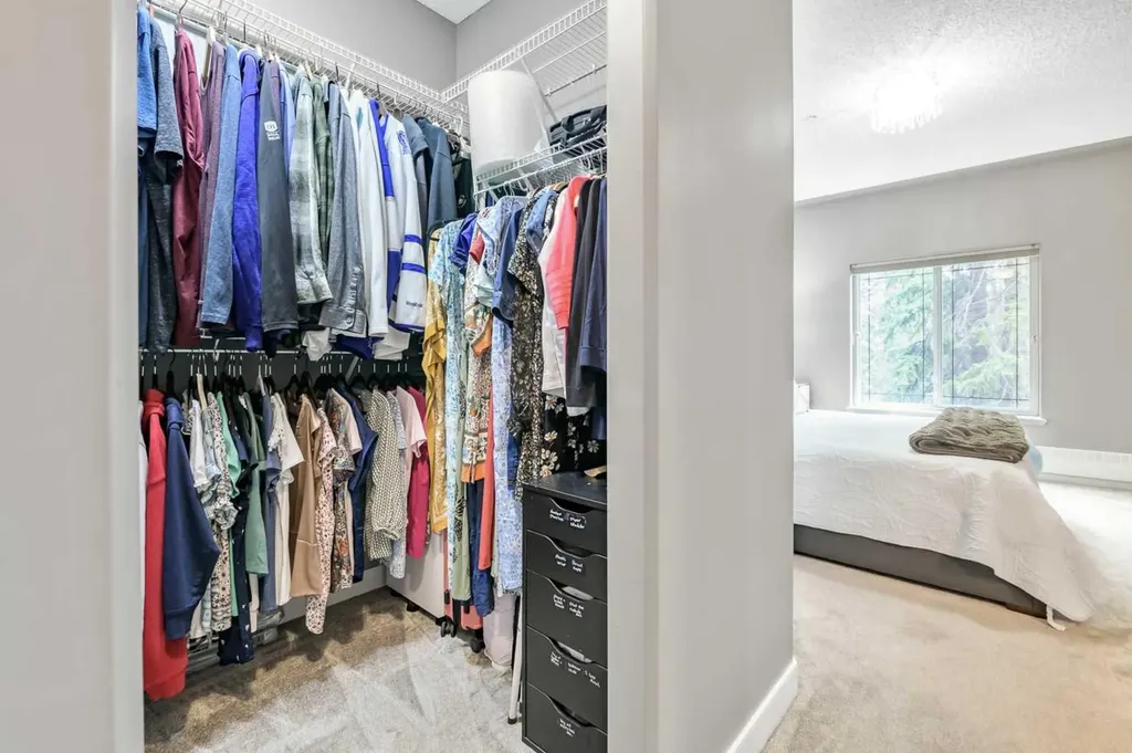 20 Discovery Ridge Close SW Calgary AB T3H 5X4