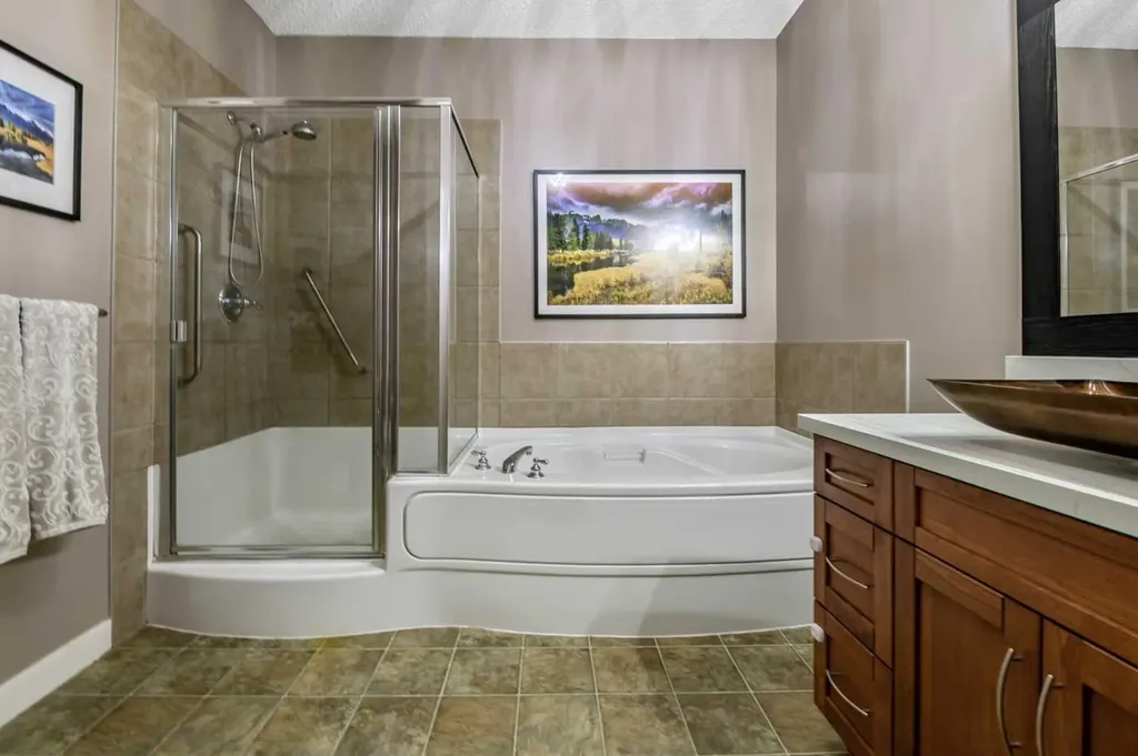 20 Discovery Ridge Close SW Calgary AB T3H 5X4