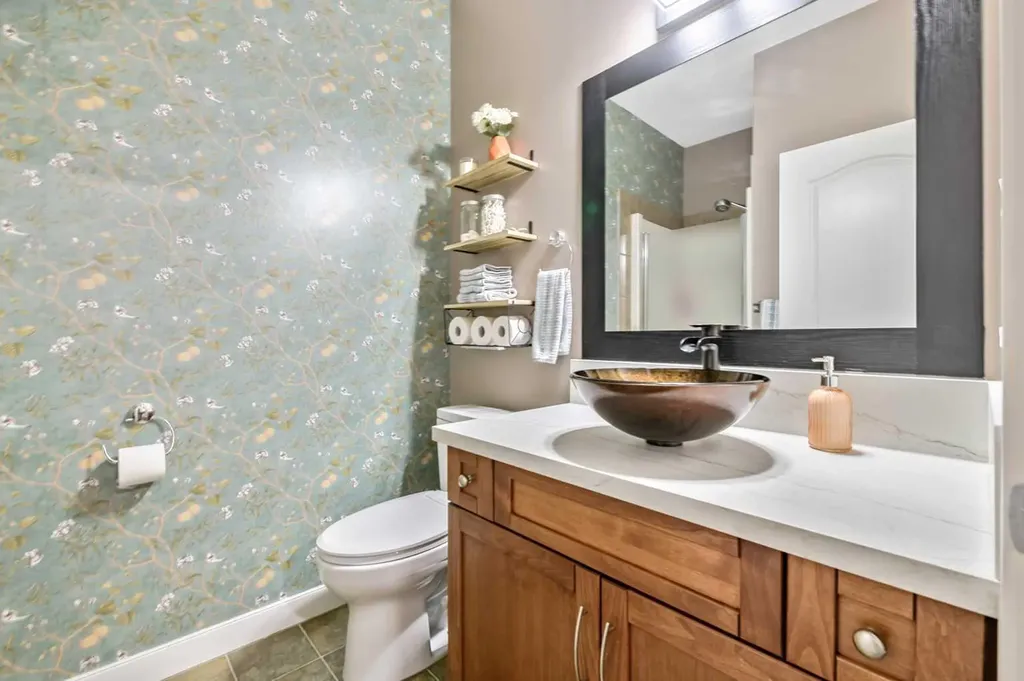 20 Discovery Ridge Close SW Calgary AB T3H 5X4