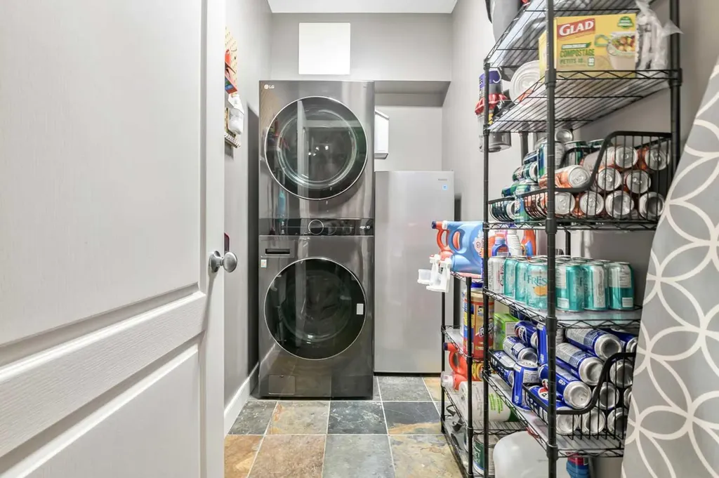 20 Discovery Ridge Close SW Calgary AB T3H 5X4
