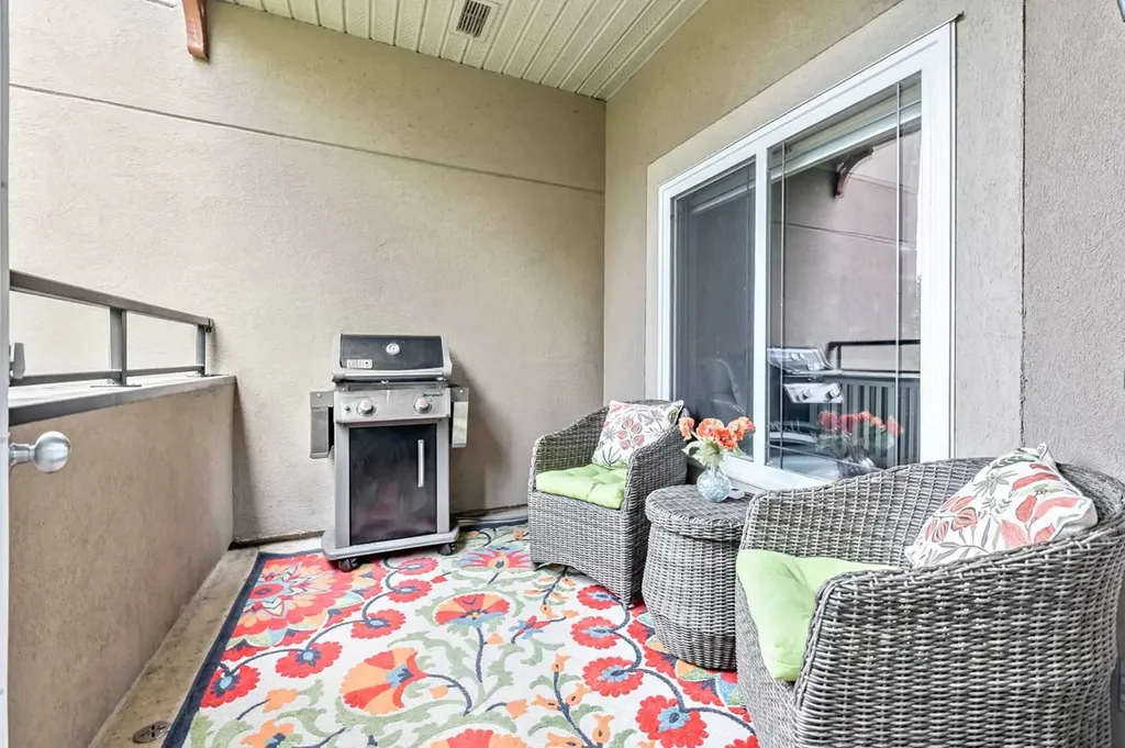20 Discovery Ridge Close SW Calgary AB T3H 5X4