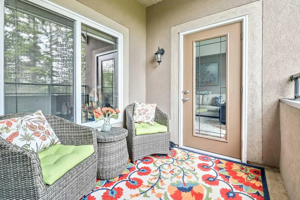 20 Discovery Ridge Close SW Calgary AB T3H 5X4