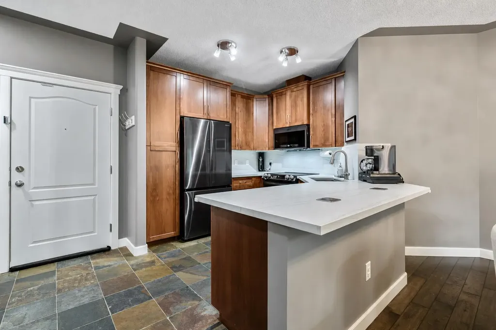 20 Discovery Ridge Close SW Calgary AB T3H 5X4