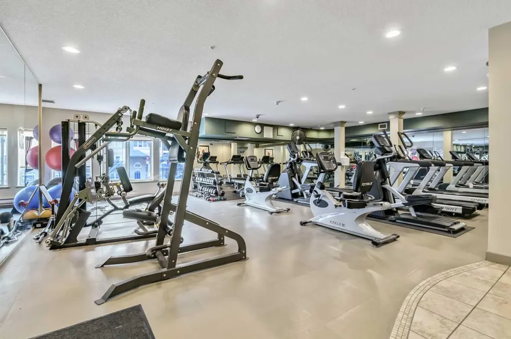 20 Discovery Ridge Close SW Calgary AB T3H 5X4