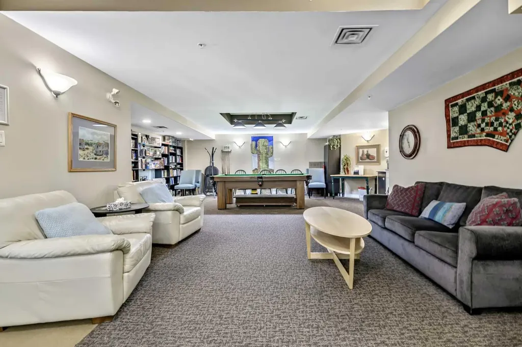 20 Discovery Ridge Close SW Calgary AB T3H 5X4
