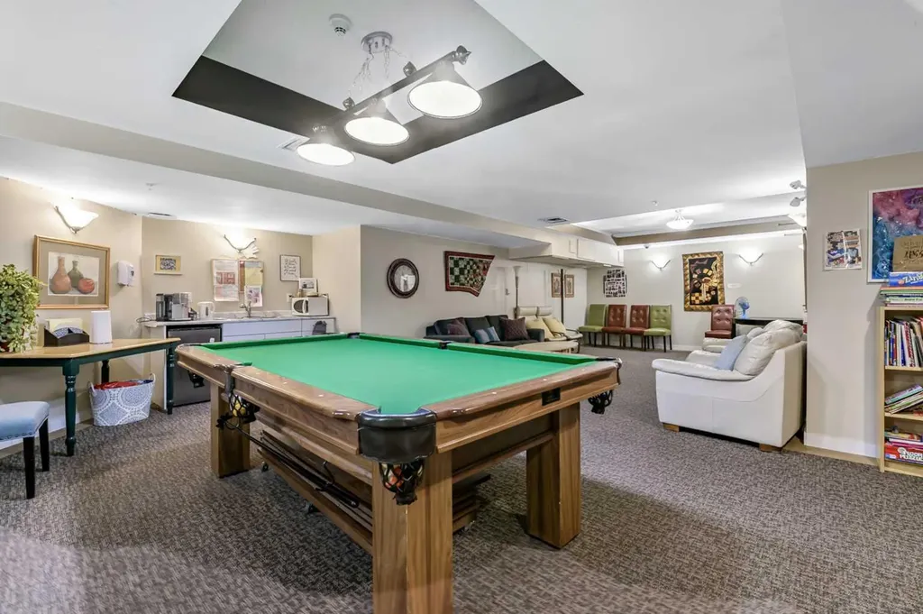 20 Discovery Ridge Close SW Calgary AB T3H 5X4