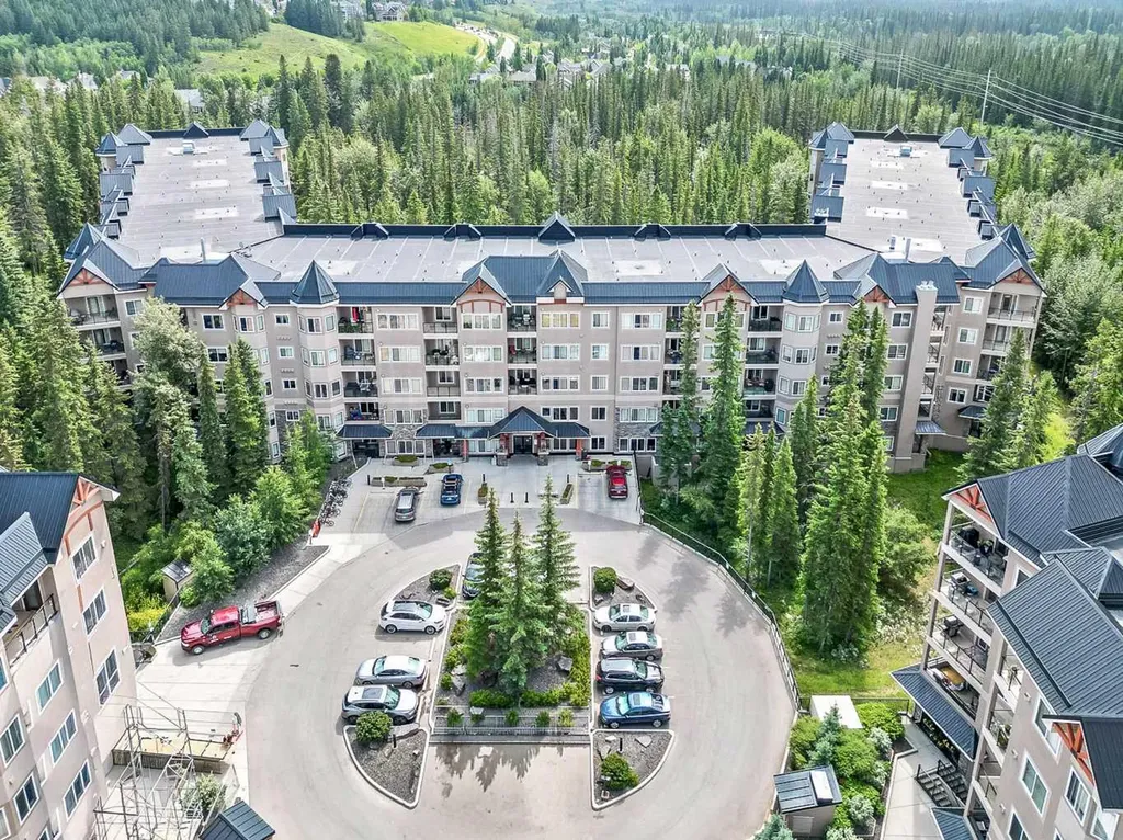 20 Discovery Ridge Close SW Calgary AB T3H 5X4