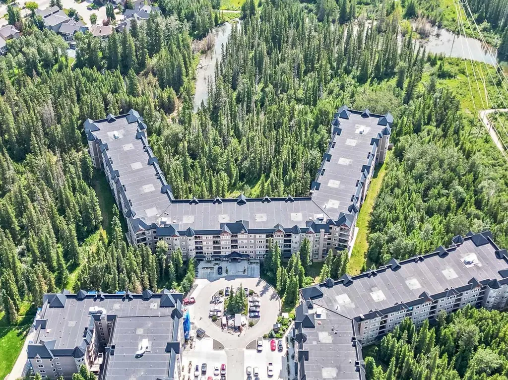 20 Discovery Ridge Close SW Calgary AB T3H 5X4