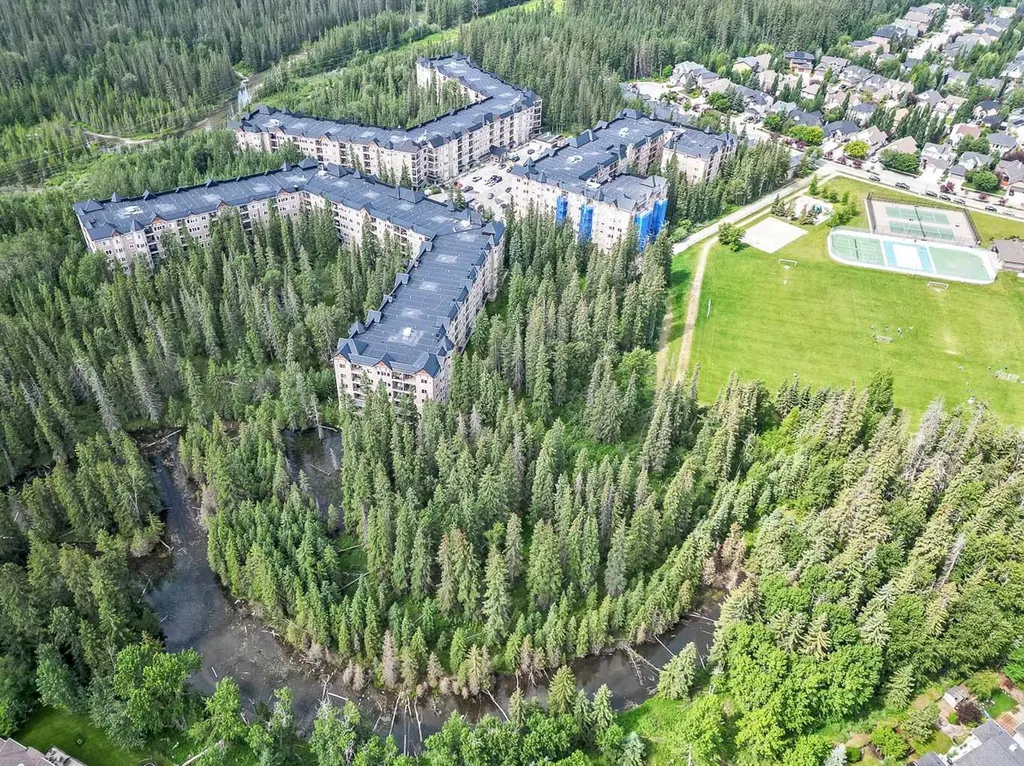 20 Discovery Ridge Close SW Calgary AB T3H 5X4