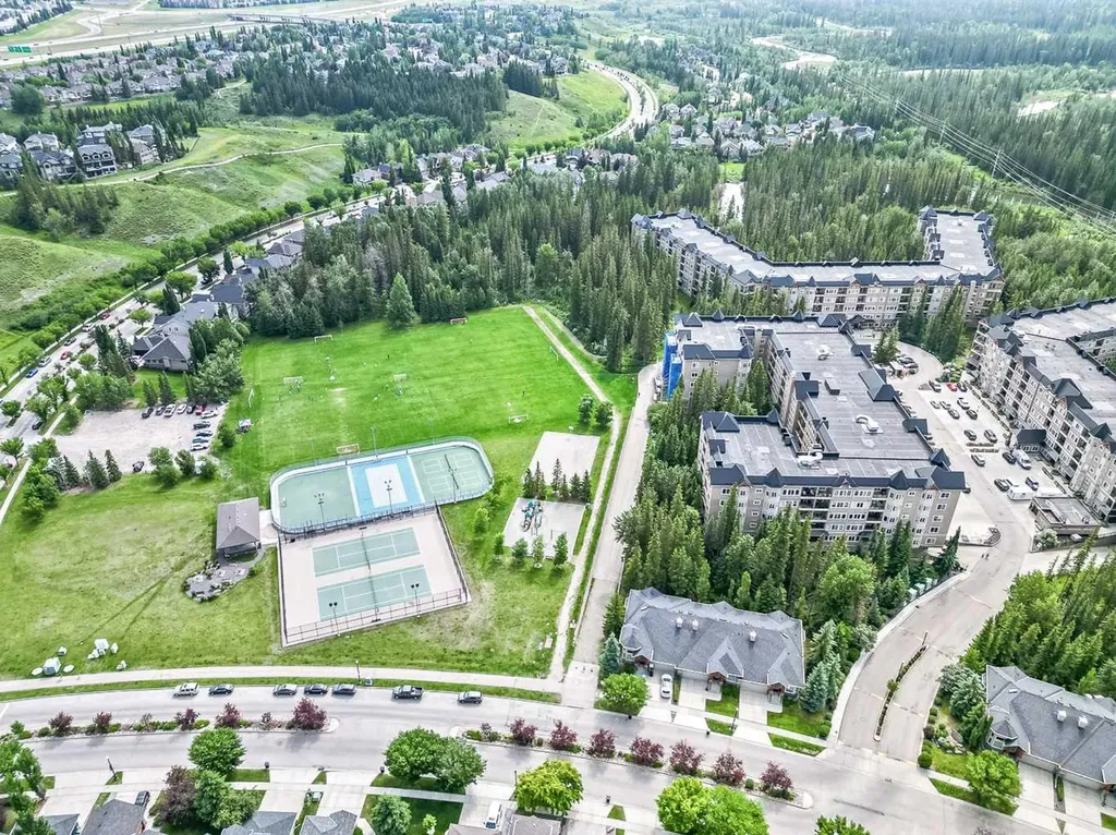 20 Discovery Ridge Close SW Calgary AB T3H 5X4