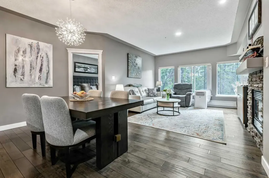 20 Discovery Ridge Close SW Calgary AB T3H 5X4